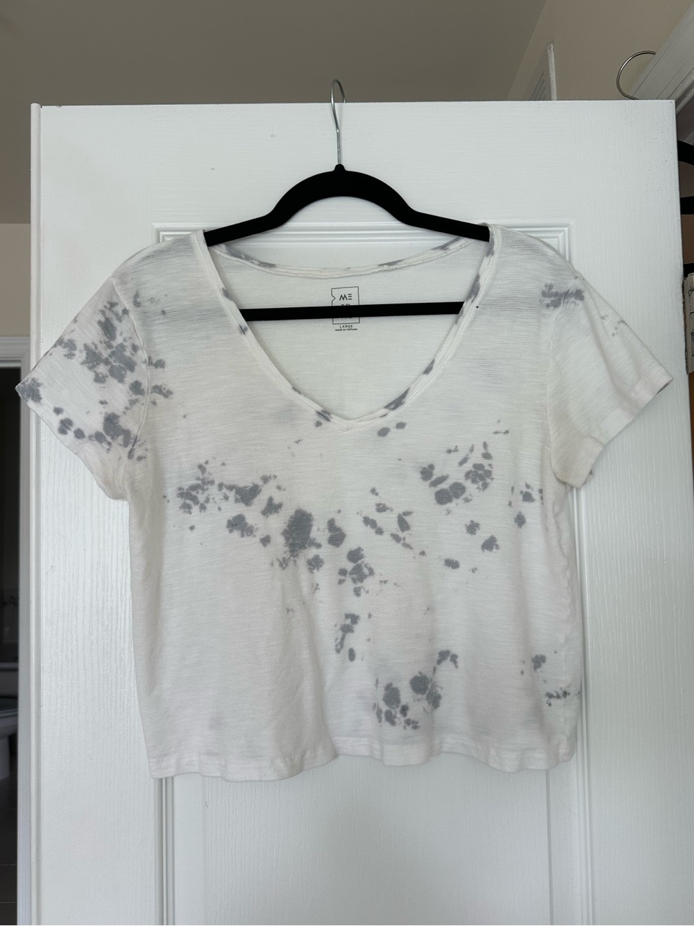 Me to We White V-Neck Tie-Dye Short Sleeve Tee
